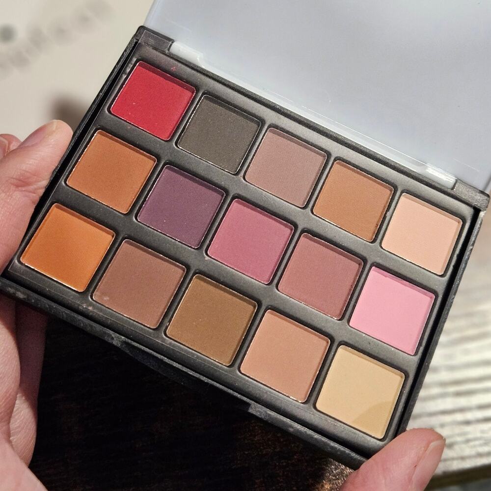 Popfeel The New Classic Eyeshadow Palette ~ Perfect Neutral Matte Satin Shimmer